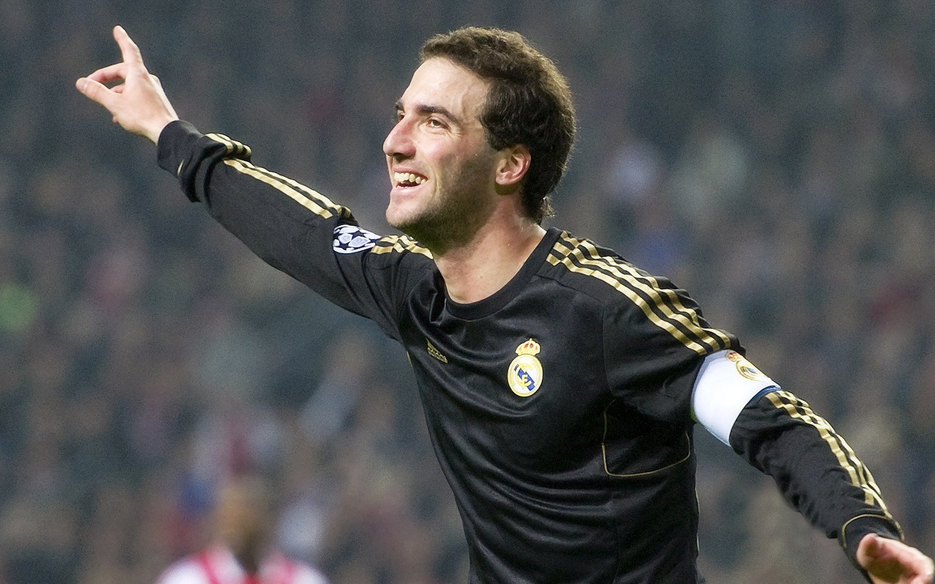 AYX SPORTS-意大利豪门大胜，罗马球迷欢欣鼓舞，意大利罗马足球俱乐部名人堂