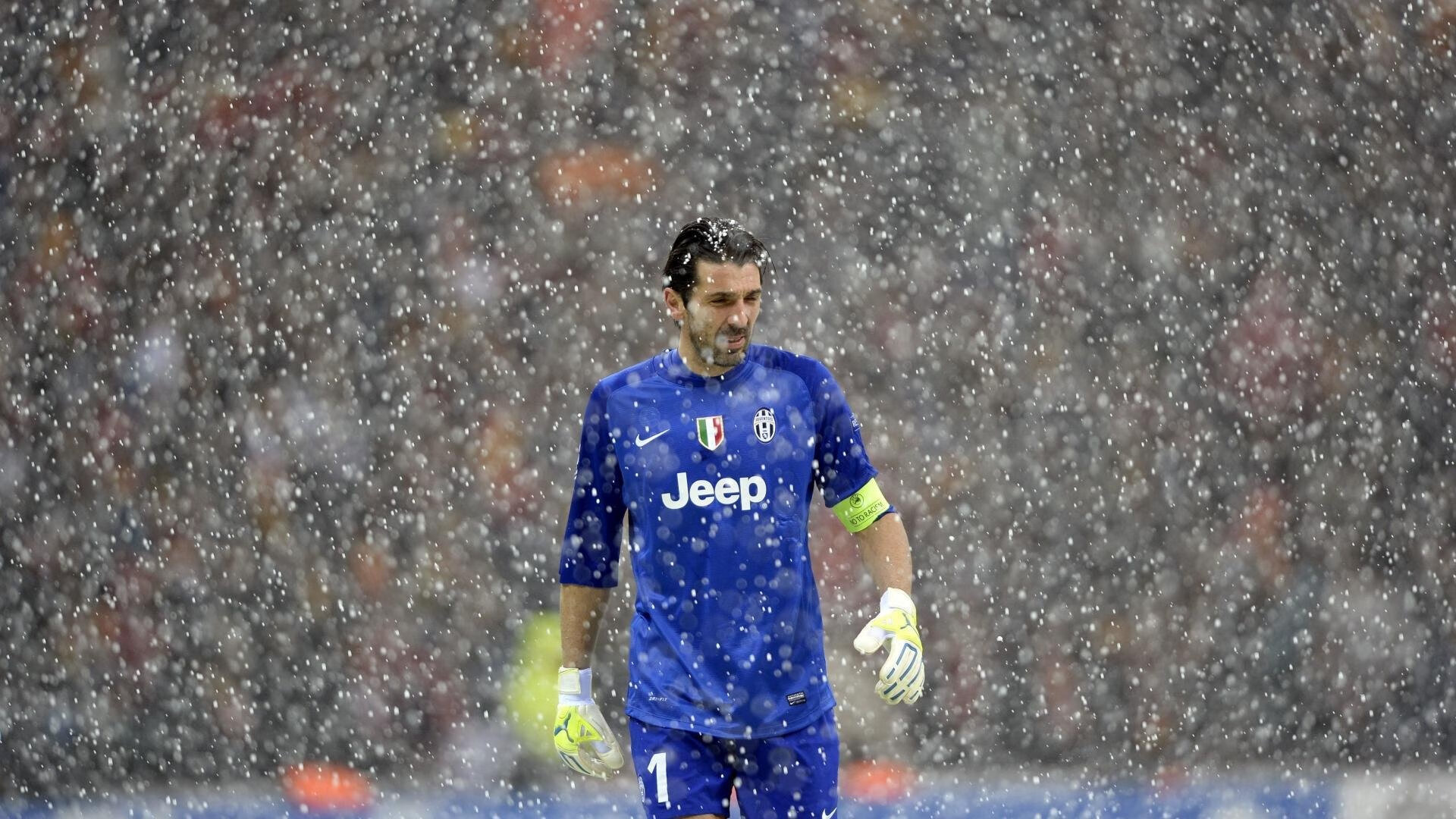 欧冠周边：球迷自制文化与创意应援，欧冠宣传